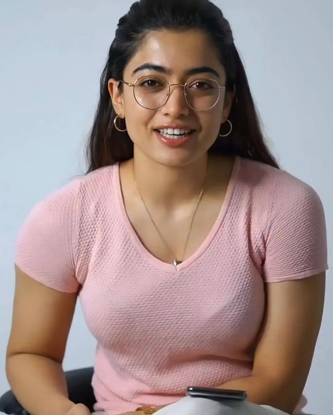 Rashmika Mandanna Latest Pics of Instagram